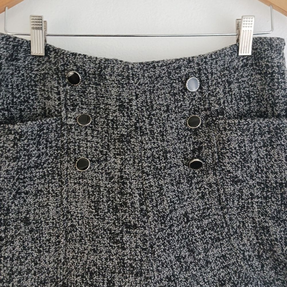 Forever 21 buttom front shorts size L - Picture 3 of 5